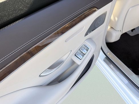 Used 2015 Mercedes-Benz S 550 Sedan w/ Premium 1 Package image 29