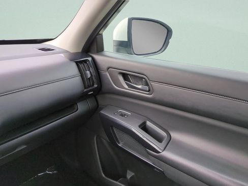 Certified 2024 Nissan Pathfinder SV FWD image 14