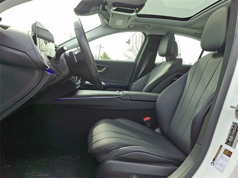 Used 2025 Mercedes-Benz E 450 4MATIC Sedan image 13