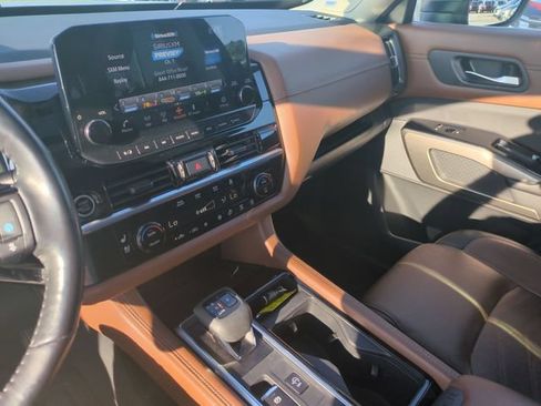 Used 2023 Nissan Pathfinder Platinum w/ Lighting Package (N92) AWD/4WD image 21