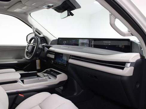 New 2026 Lincoln Navigator Reserve image 32