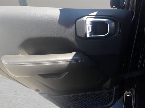 Used 2021 Jeep Wrangler Unlimited Sahara AWD/4WD image 19
