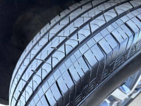 Certified 2023 GMC Acadia SLT image 12