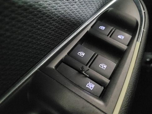 Used 2018 Chevrolet Cruze LS image 27