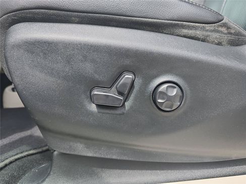 Used 2018 Chrysler Pacifica Touring-L w/ Advanced Safetytec Group FWD image 23