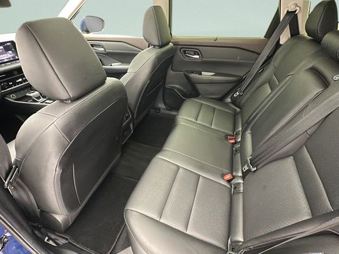 Used 2023 Nissan Rogue SV w/ SV Premium B Package AWD/4WD image 9