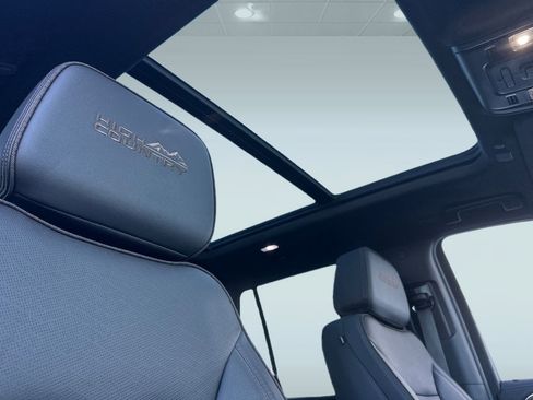 Used 2023 Chevrolet Tahoe High Country image 14