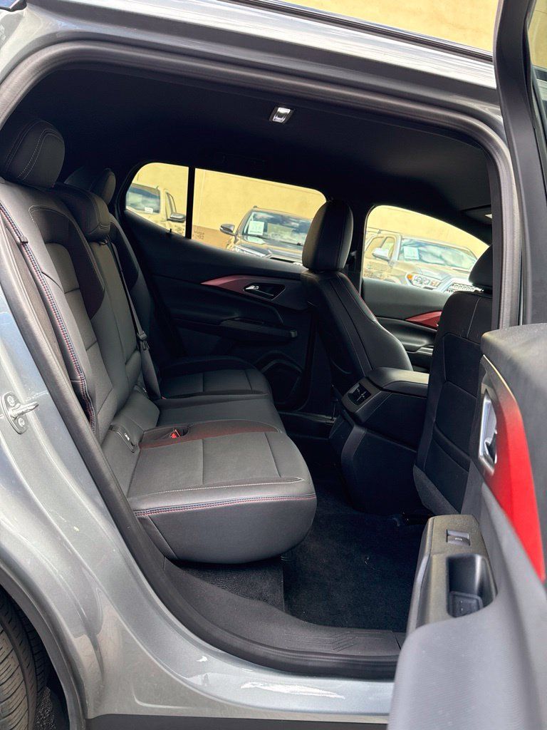 Used 2024 Chevrolet Equinox EV RS FWD image 16