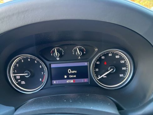 Used 2023 Buick Enclave Essence image 25