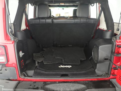 Used 2012 Jeep Wrangler Unlimited Sahara w/ Connectivity Group image 5