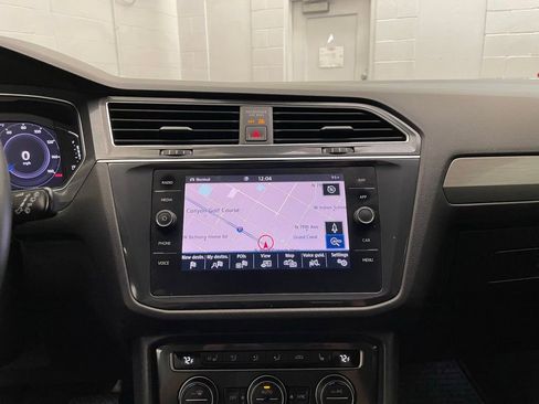 Used 2020 Volkswagen Tiguan SEL AWD/4WD image 17