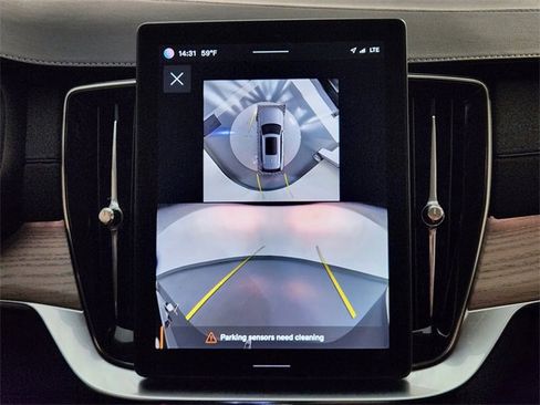 Used 2025 Volvo XC90 B6 Plus image 18