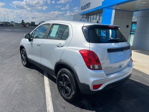 Used 2018 Chevrolet Trax LS AWD/4WD image 2