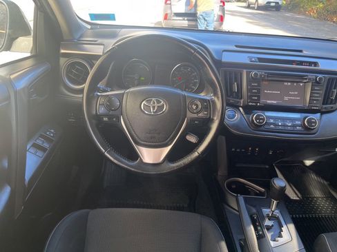 Used 2018 Toyota RAV4 XLE image 14