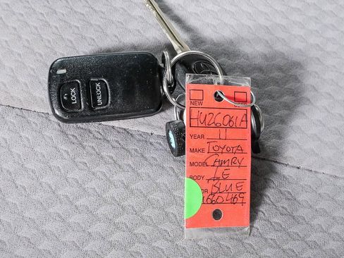 Used 2011 Toyota Camry LE image 33