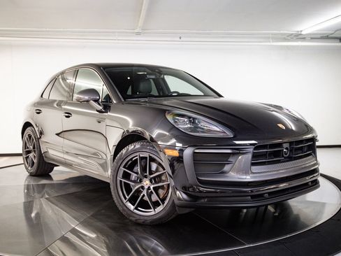 Certified 2023 Porsche Macan Turbo AWD/4WD image 9