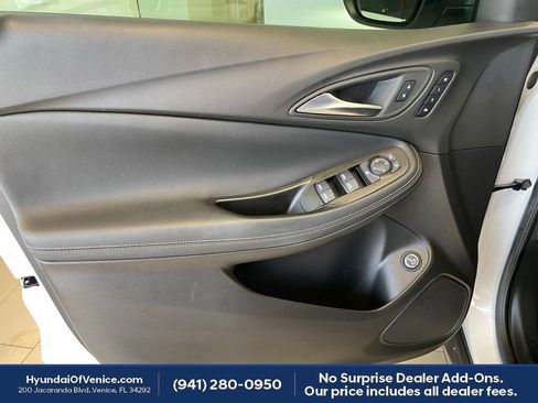Used 2022 Buick Encore GX Essence w/ Experience Buick Package FWD image 50