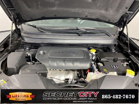 Used 2023 Jeep Cherokee Altitude Lux image 35