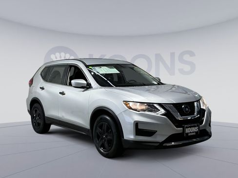 Used 2018 Nissan Rogue S image 18