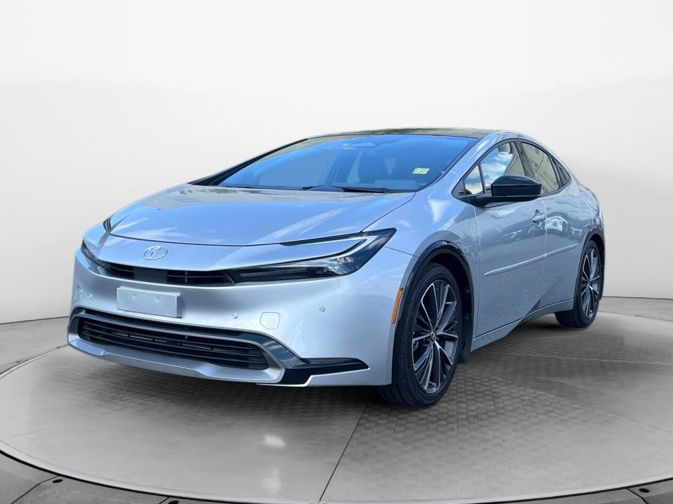 Used 2025 Toyota Prius Limited FWD image 3