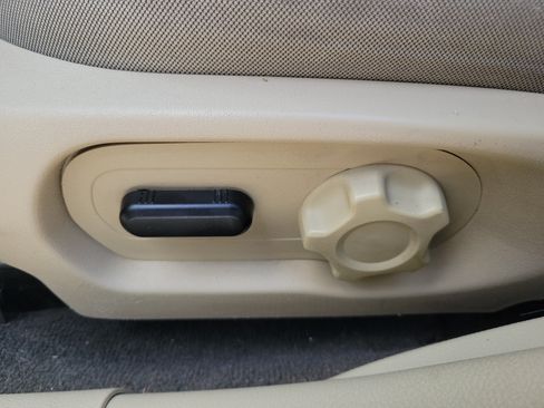 Used 2015 Ford Taurus SE FWD image 14