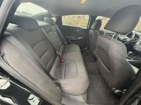 Used 2018 Chevrolet Malibu LT image 13