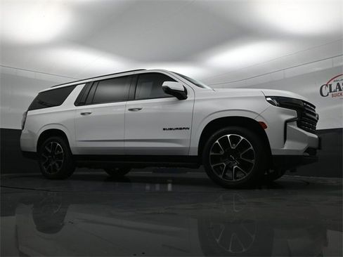 Used 2021 Chevrolet Suburban RST w/ Luxury Package image 29