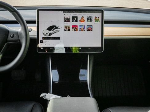 Used 2020 Tesla Model 3 Standard Range image 29