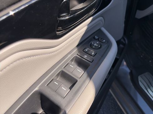 Used 2018 Honda Odyssey Elite image 15