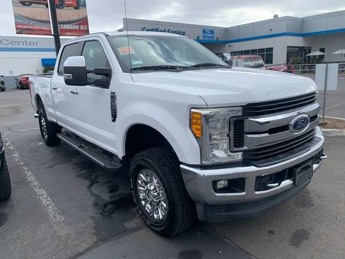 Used 2017 Ford F250 XLT w/ XLT Premium Package AWD/4WD image 4