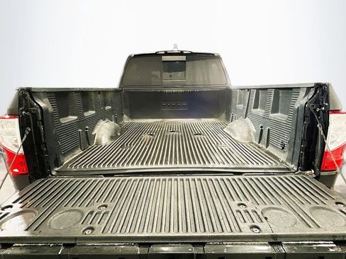 Used 2018 Nissan Titan SV w/ SV Convenience Package AWD/4WD image 27