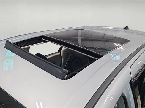 Used 2024 Chrysler Pacifica Limited image 29