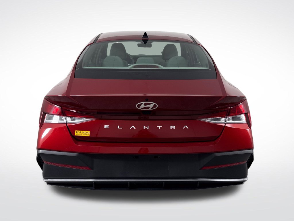 Certified 2024 Hyundai Elantra SEL FWD image 5