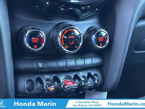 Used 2015 MINI Cooper 4-Door Hardtop image 25