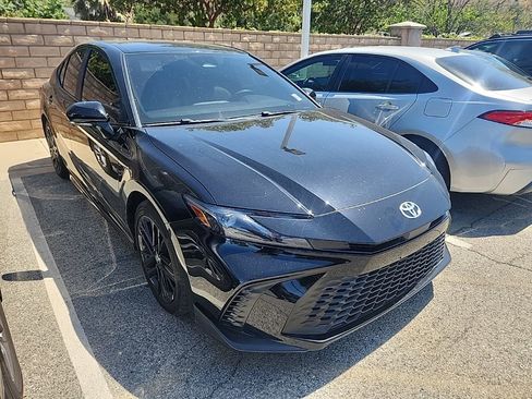 Used 2026 Toyota Camry SE FWD image 4