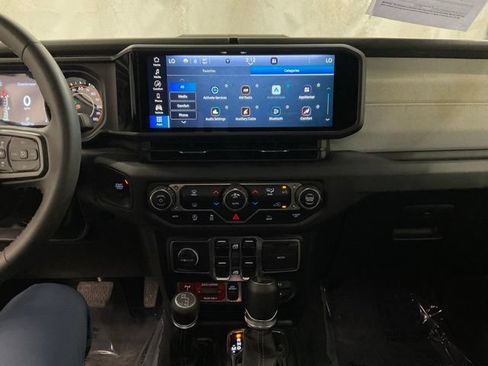 Used 2024 Jeep Gladiator Sport AWD/4WD image 17