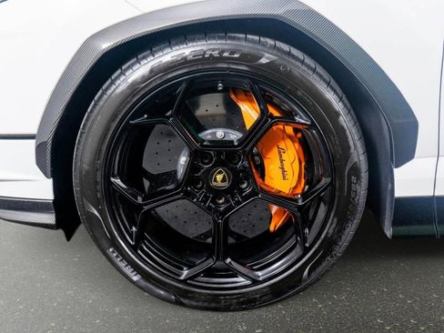 Used 2023 Lamborghini Urus Performante AWD/4WD image 15