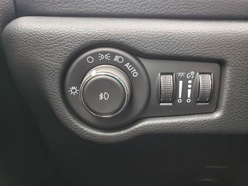New 2026 Chrysler Pacifica Select image 23