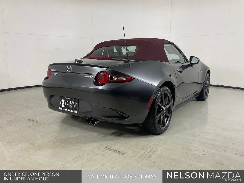 Used 2018 MAZDA MX-5 Miata Club RWD image 6