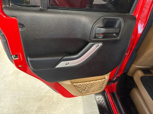 Used 2013 Jeep Wrangler Unlimited Sahara w/ Connectivity Group image 34