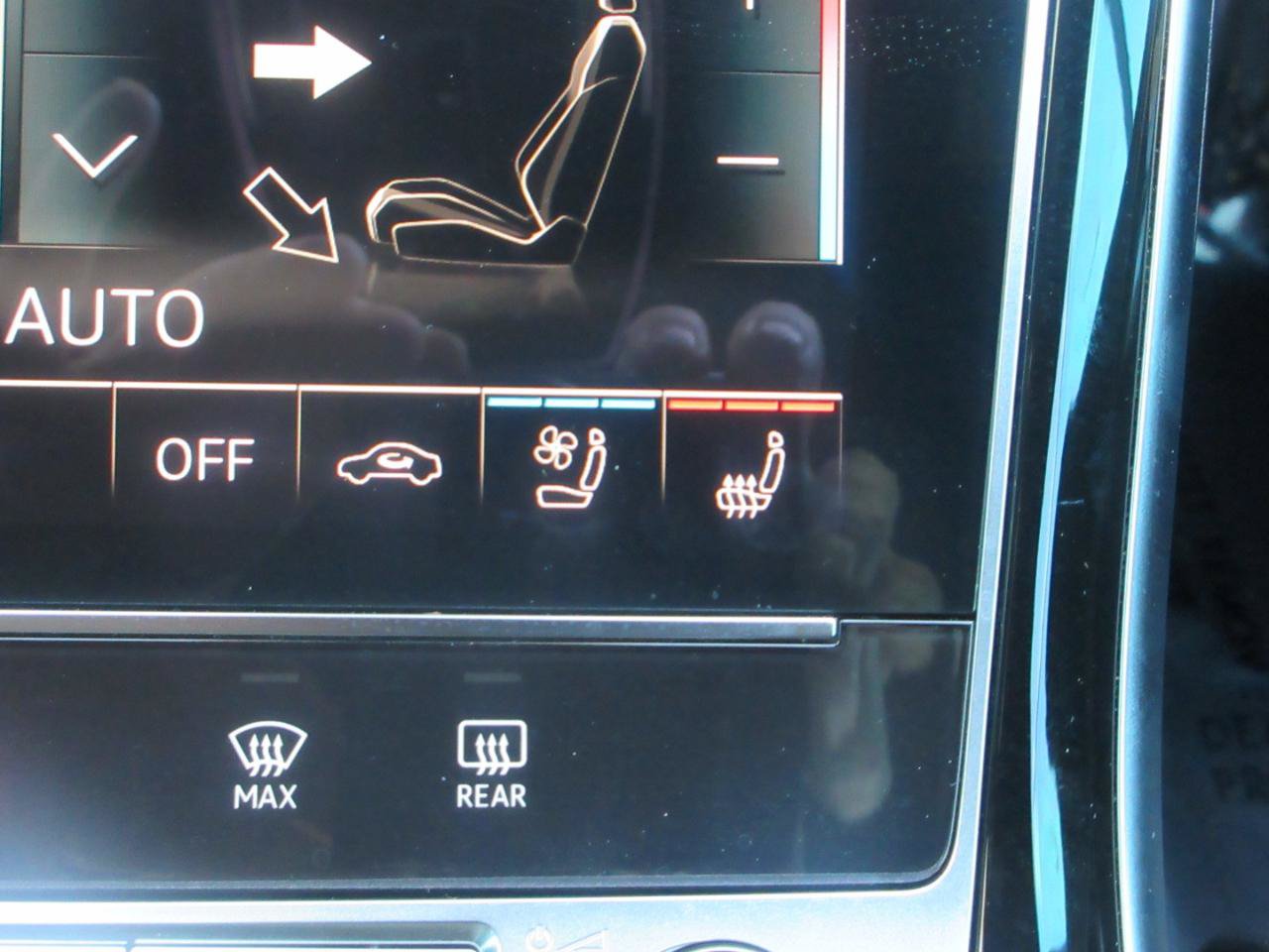 Used 2025 Audi A8 L 3.0T w/ EXECUTIVE PACKAGE w/ Executive Package AWD/4WD image 24