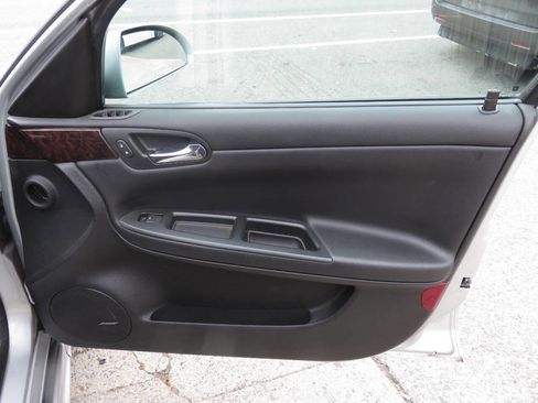 Used 2013 Chevrolet Impala LTZ image 24