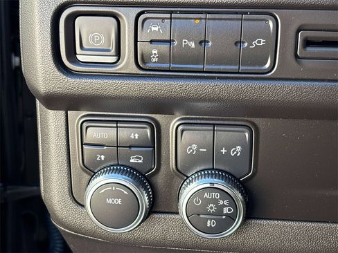 Used 2021 GMC Yukon XL SLT w/ SLT Premium Package image 22