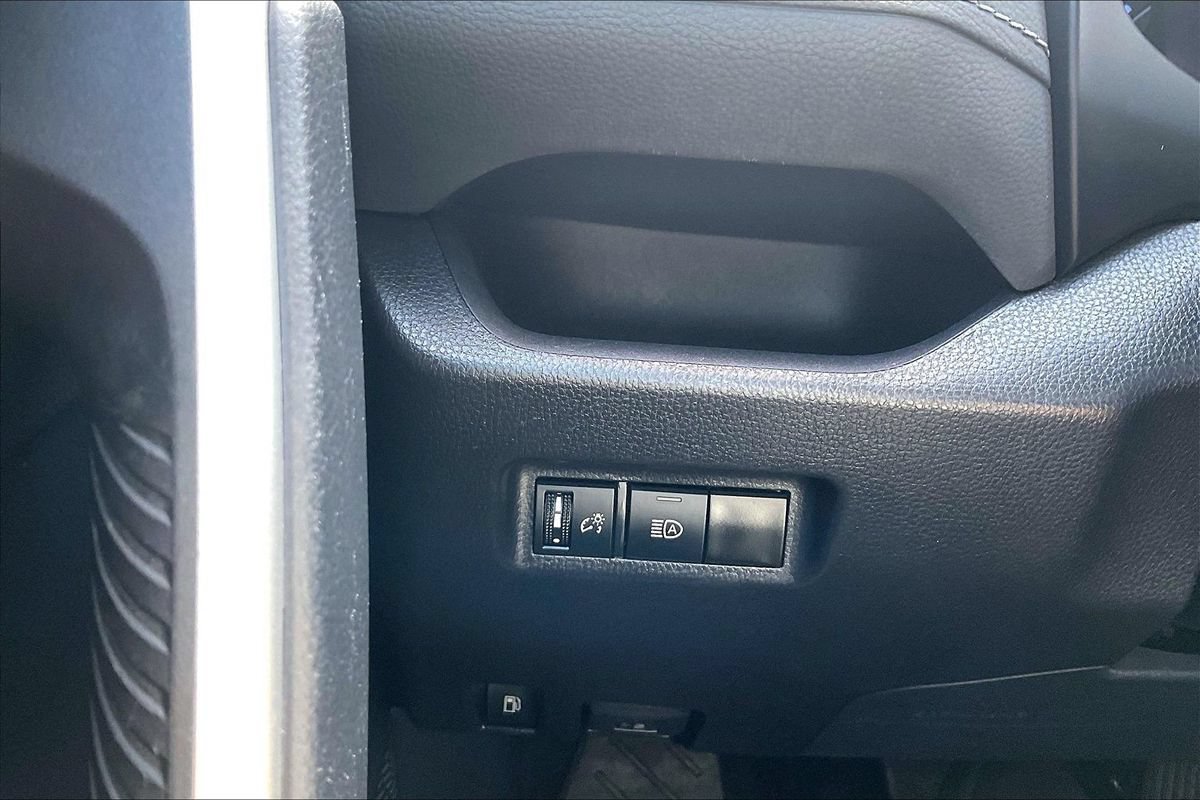 Used 2024 Toyota RAV4 LE AWD/4WD image 9