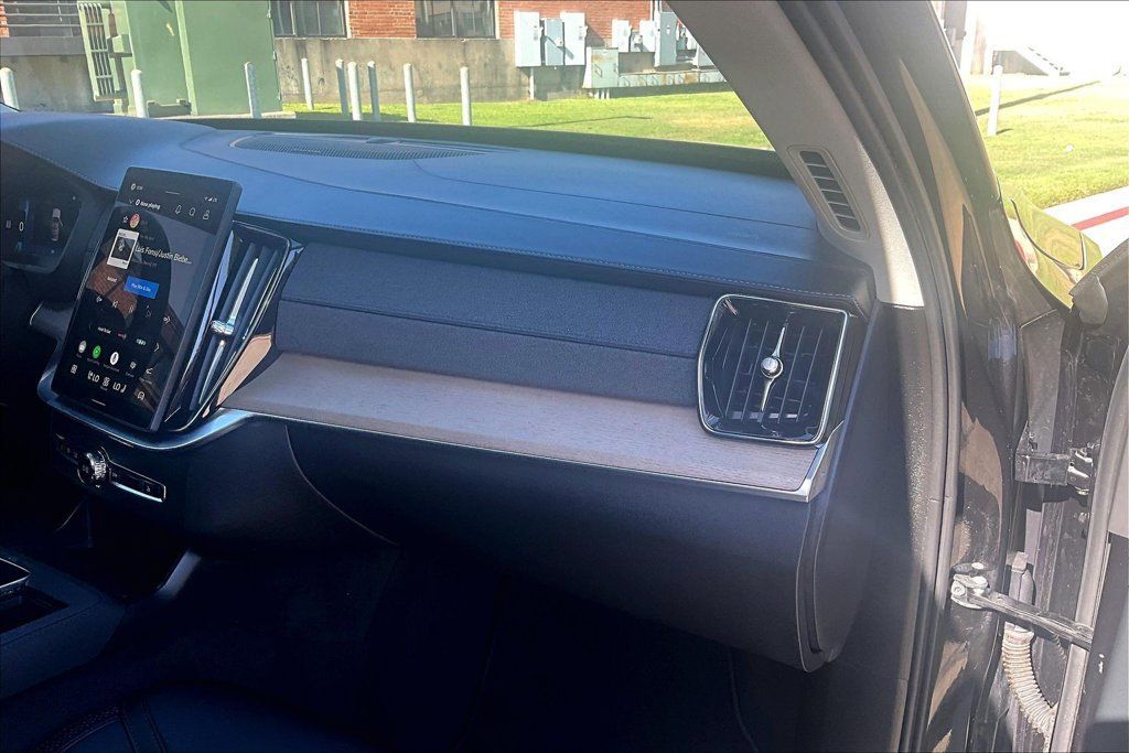 Certified 2026 Volvo XC90 B6 Plus AWD/4WD image 21