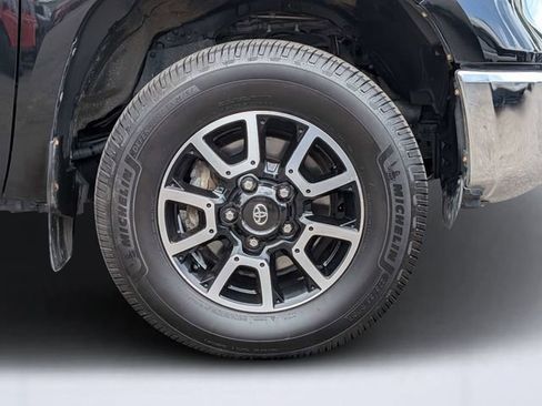 Used 2018 Toyota Tundra SR5 w/ SR5 Upgrade Package AWD/4WD image 10