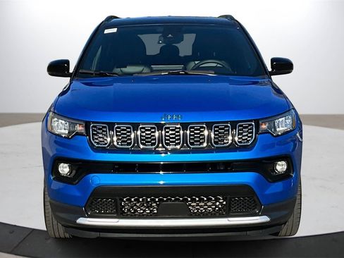 Certified 2024 Jeep Compass Limited image 3