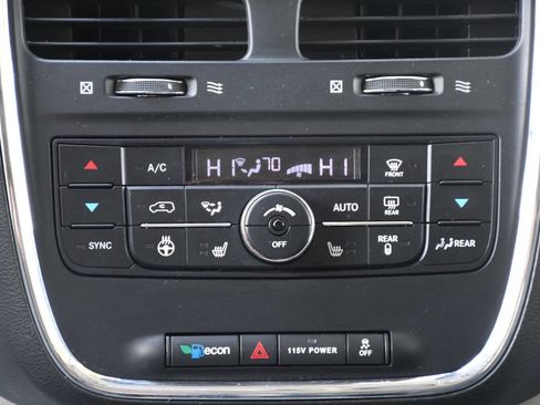 Used 2014 Chrysler Town & Country Touring-L w/ Driver Convenience Group image 36