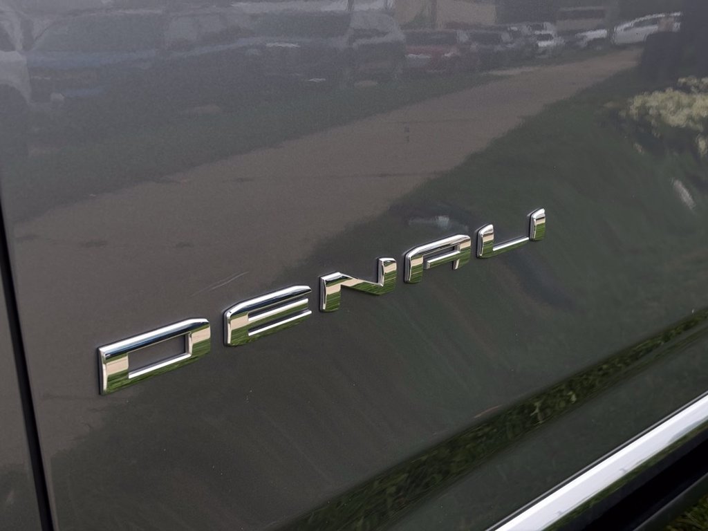 Used 2021 GMC Yukon XL Denali w/ Denali Ultimate Package AWD/4WD image 18