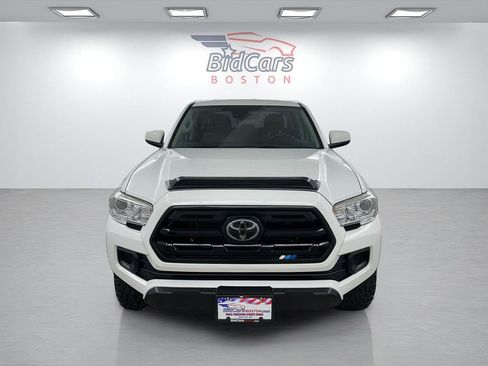 Used 2018 Toyota Tacoma SR w/ SR Convenience Package image 2